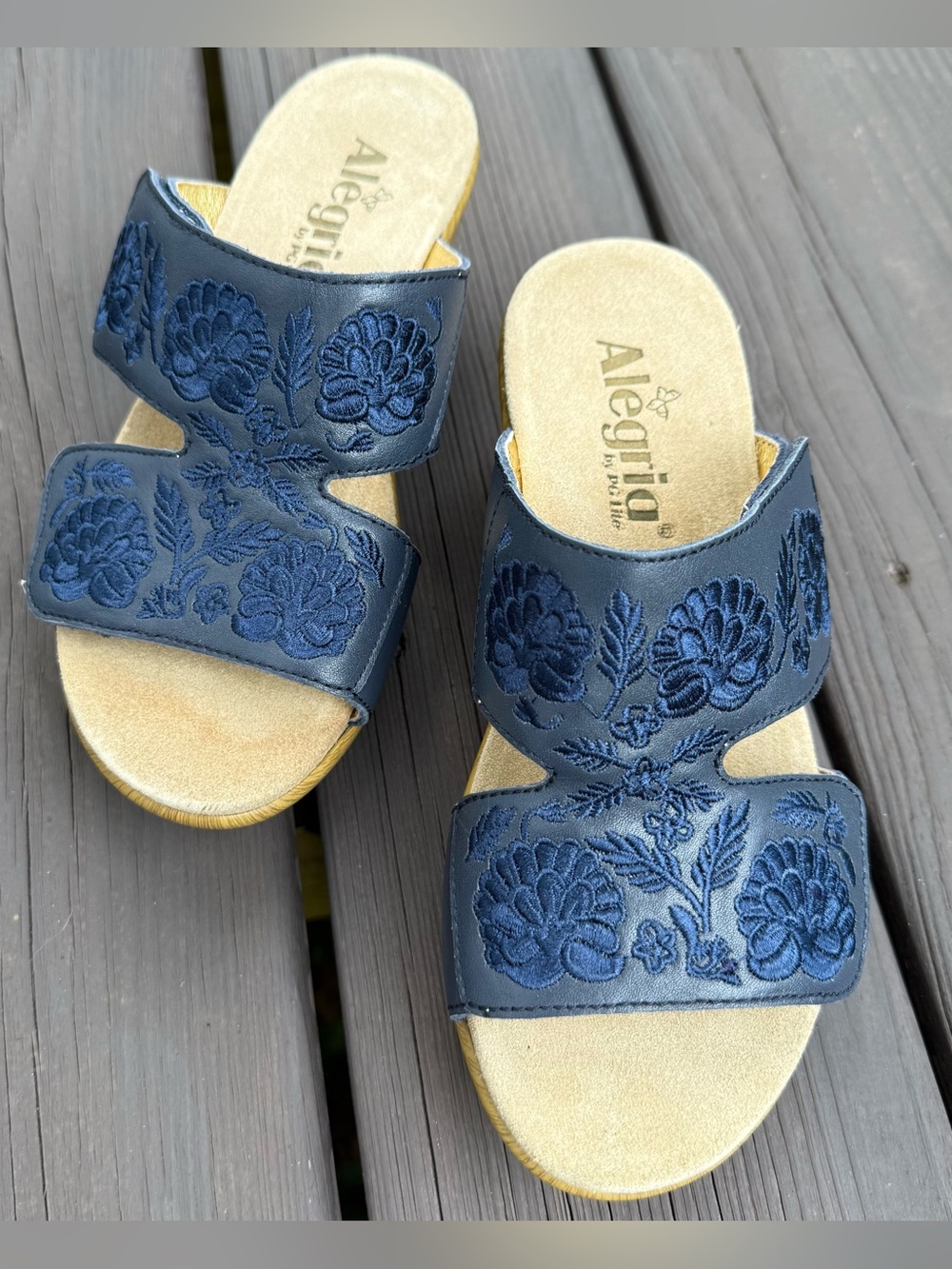 EU 36 / US 6 Alegria Linn Womens Embroidered Leather Wedge Sandals Blue LIN-622N